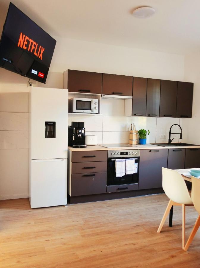 Luvono Apartments - 2 Schlafzimmer / Netflix / Disney+ Maagdenburg Buitenkant foto